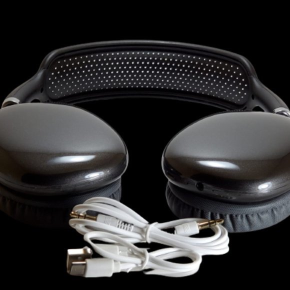 Brand New Wireless Over-Ear Headphones Bluetooth - Picture 2 of 8